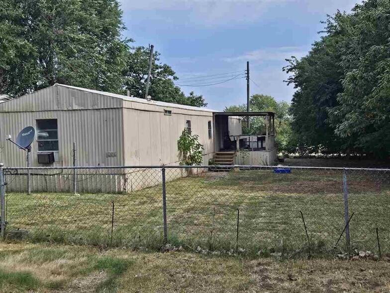 More Photos Of 67 Ash Ave, Elgin Trailer Camper Park For Sale