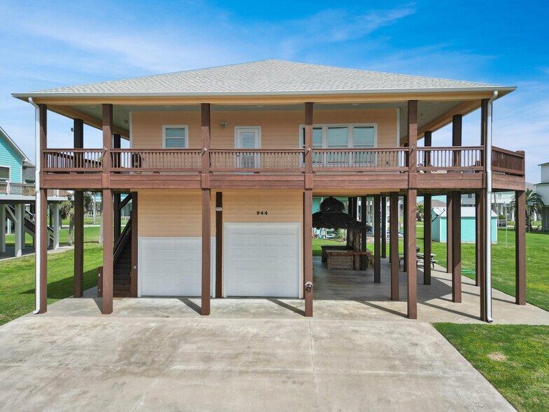 More Photos Of 944 Raymond, Crystal Beach Specialty For Sale