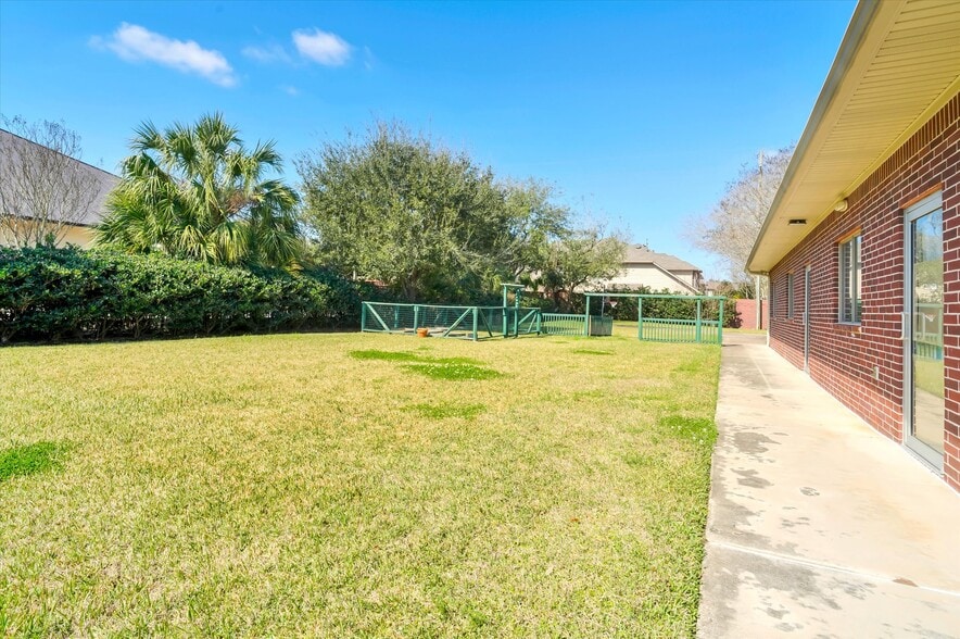 More Photos Of 20417 S University Blvd, Missouri City Schools For Lease