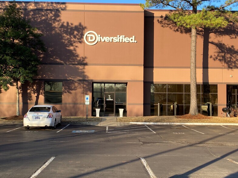 More Photos Of 1600 Century Center Pky, Memphis Warehouse For Lease