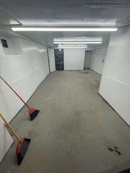 More Photos Of 157 Smith St, Newark Storefront Retail Office For Sale