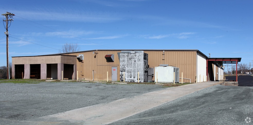 More Photos Of 3720 S Church St, Burlington Warehouse For Lease
