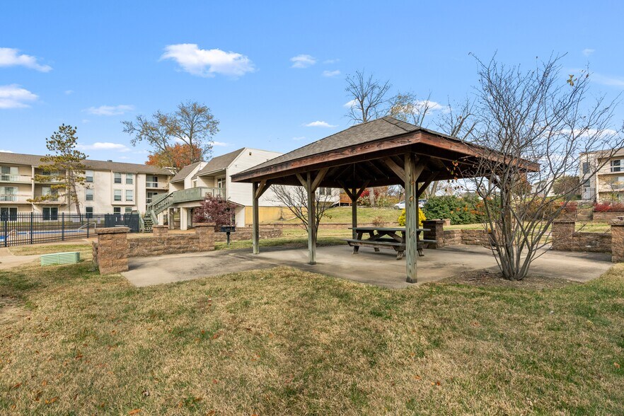 More Photos Of 11065 Dunklin Dr, Saint Louis Apartments For Sale