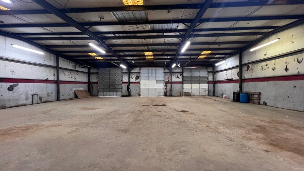 More Photos Of 3419 E Broadway Ave, North Little Rock Service For Lease