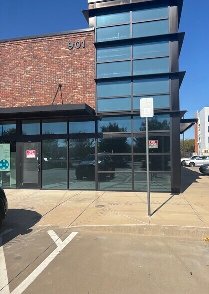 More Photos Of 901 E Harwood Rd, Euless Storefront Retail Office For Lease