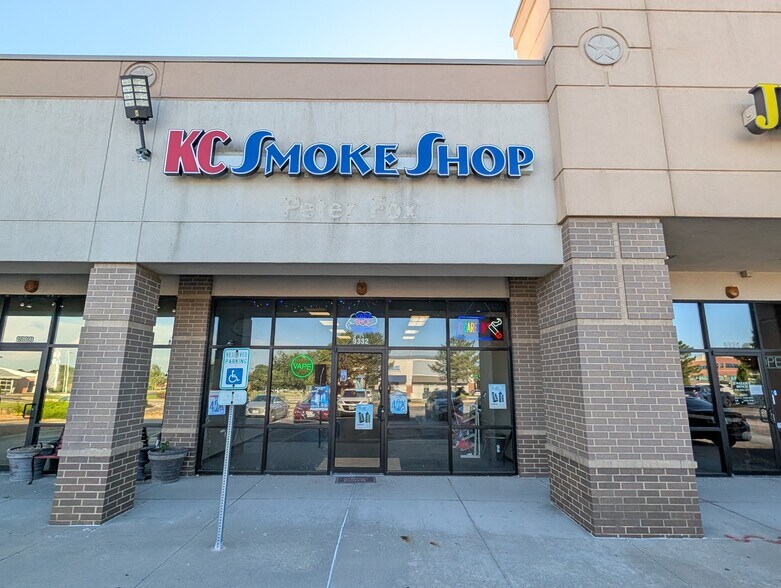More Photos Of 9322 N Oak Trfy, Kansas City General Retail For Lease