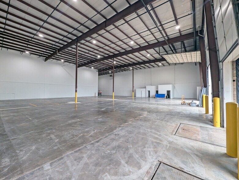More Photos Of 500 & 511 Oak Leaf Ct, Joliet Warehouse For Lease
