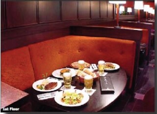 More Photos Of 727 Seventh Ave, New York Bar For Lease
