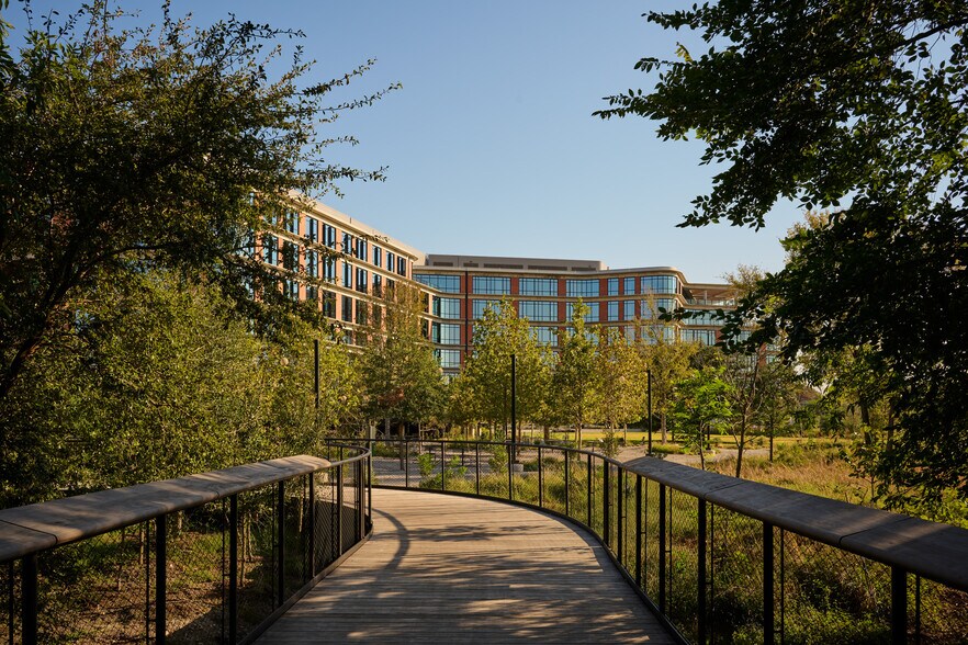 More Photos Of 1017 Springdale Rd, Austin Unknown For Lease