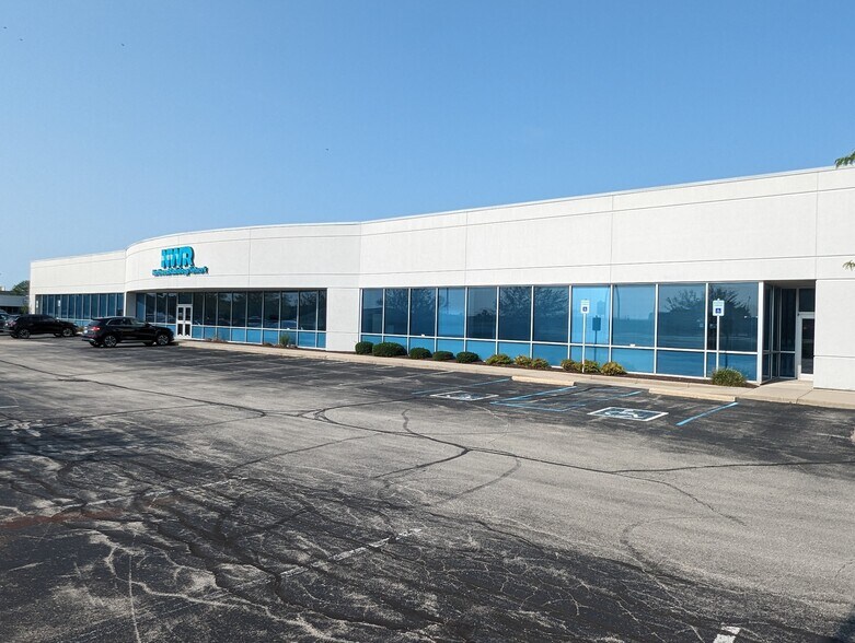 More Photos Of 5901 Technology Center Dr, Indianapolis Office For Lease