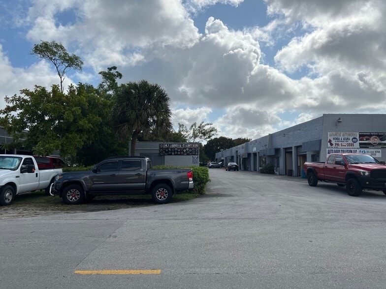More Photos Of 1341-1359 NW 88th Ave, Miami Warehouse For Sale
