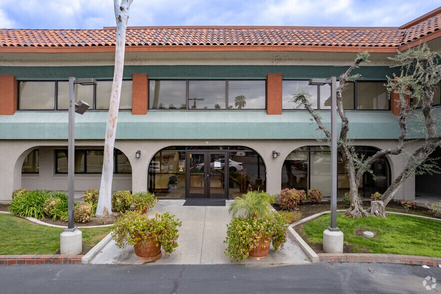 More Photos Of 516 Burchett St, Glendale Office For Lease
