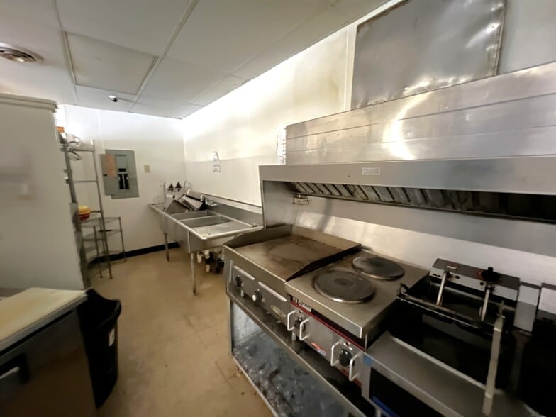 More Photos Of 854 NC-770, Mayodan Bar For Sale