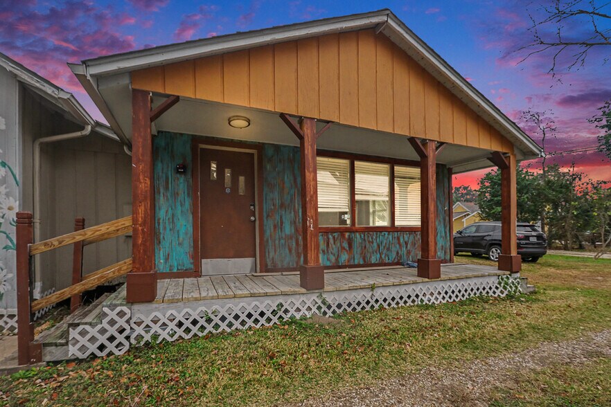 Primary Photo Of 5709 5th St, Katy Medical For Lease