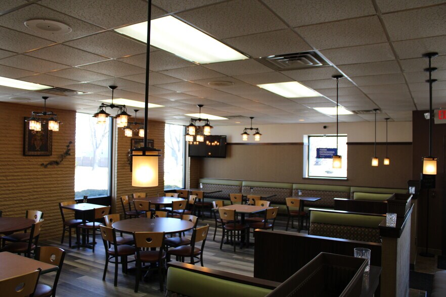 More Photos Of 160 W Scott St, Fond Du Lac General Retail For Sale