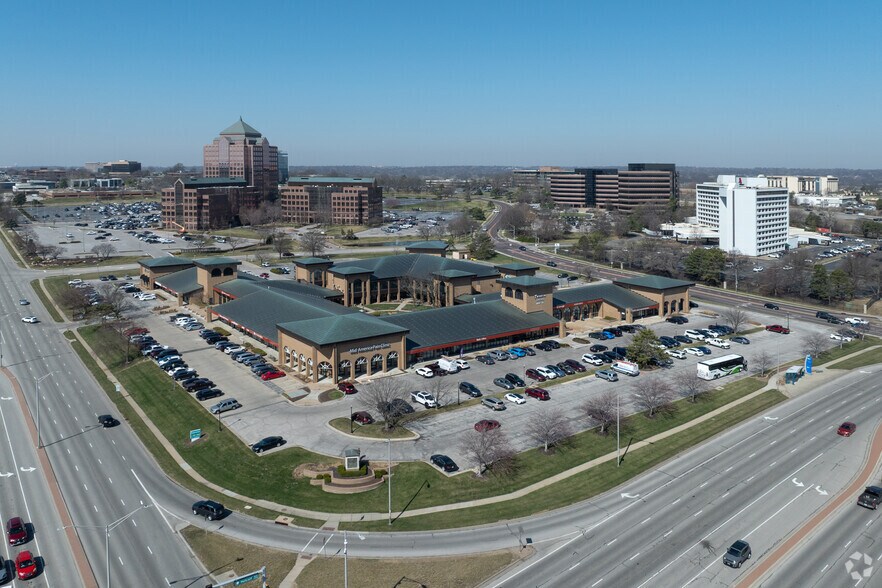 More Photos Of 7100 W College Blvd, Overland Park Storefront Retail Office For Lease