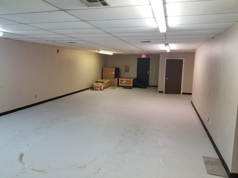 More Photos Of 3018-3030 Epperly Dr, Oklahoma City General Retail For Lease