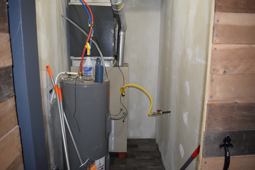 More Photos Of 1730 W 39th Ave, Kansas City Light Distribution For Sale