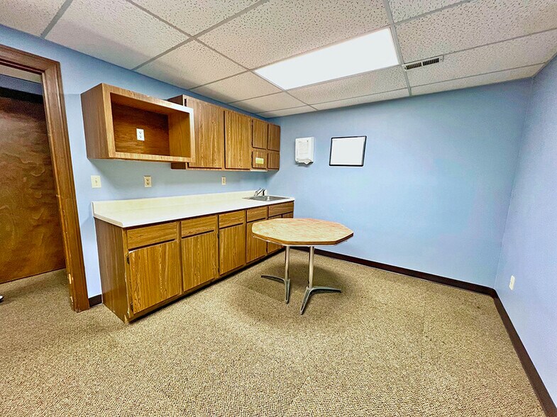 More Photos Of 2900 Frank Scott Pky, Belleville Medical For Sale