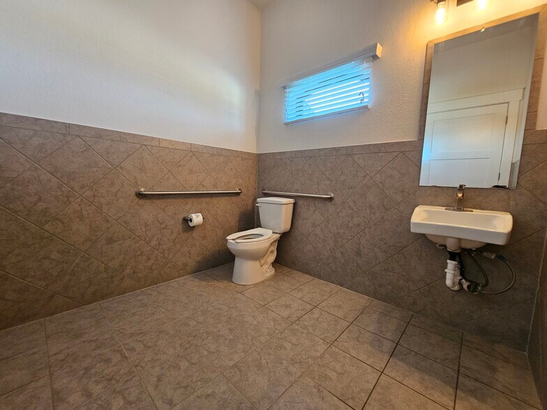 More Photos Of 230 Klattenhoff Ln, Hutto Office For Lease