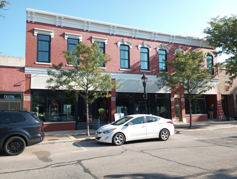 More Photos Of 27 W Jefferson Ave, Naperville Storefront Retail Office For Lease