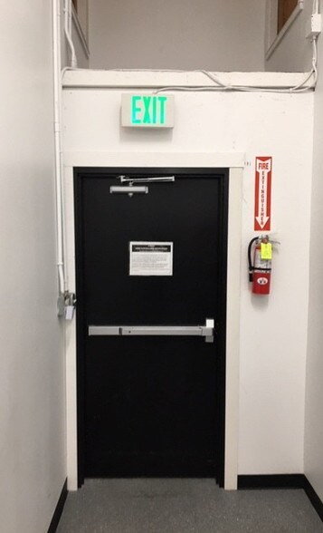 More Photos Of 1275 30th St, Oakland Warehouse For Sale