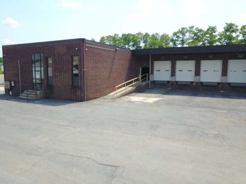 More Photos Of 7651 Derry St, Harrisburg Truck Terminal For Lease