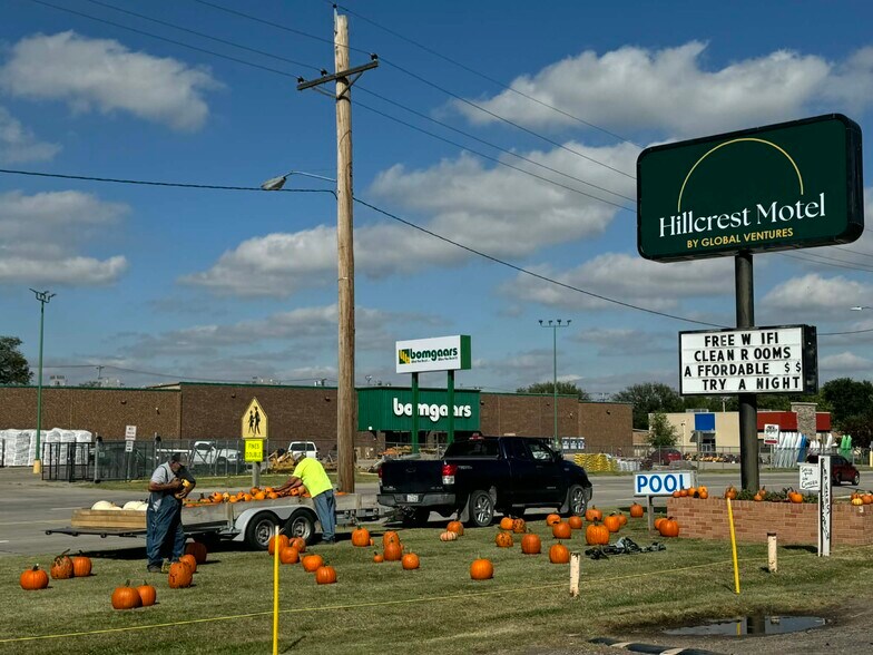 More Photos Of 606 W Holme St, Norton Hotel For Sale