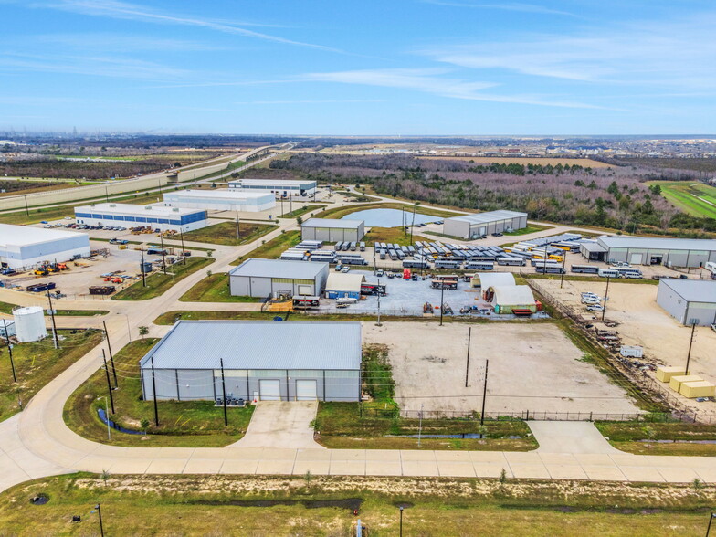 More Photos Of 8110 Parkside Ave, Baytown Warehouse For Sale