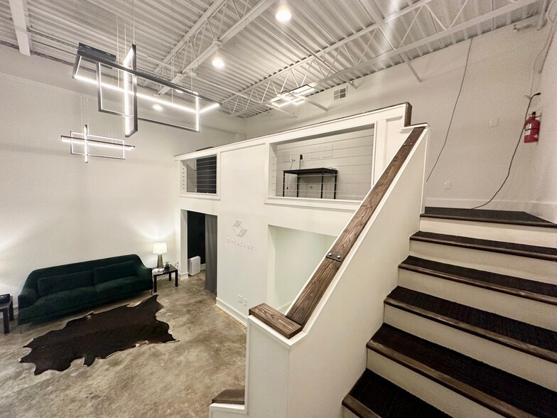 More Photos Of 690 Miami Cir NE, Atlanta Storefront For Lease