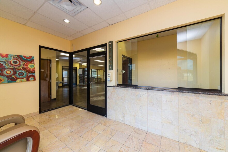 More Photos Of 720 W Nathan Lowe Rd, Arlington Medical For Sale
