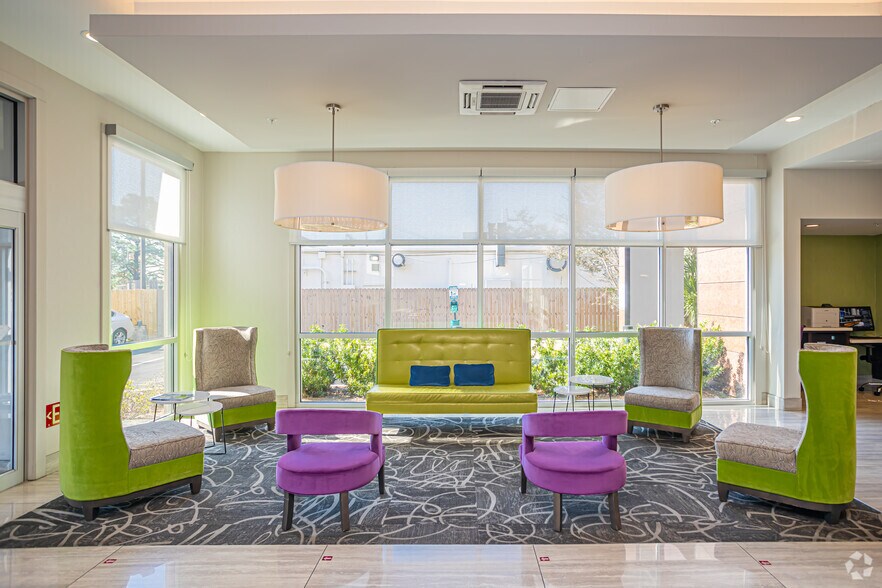 More Photos Of 3650 Airport Blvd, Mobile Hotel For Sale