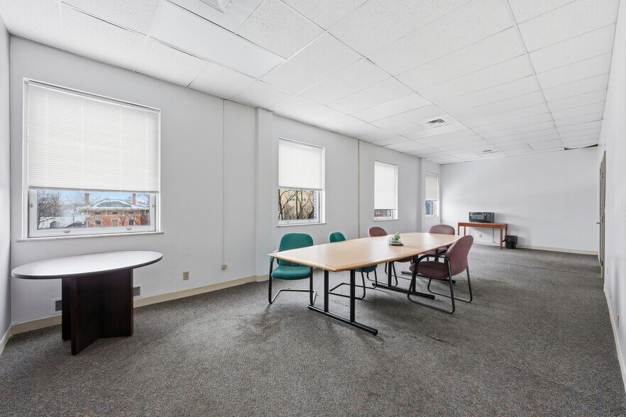 More Photos Of 899 E Broad St, Columbus Medical For Lease