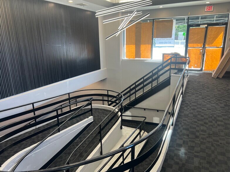 More Photos Of 310 Merrick Rd, Rockville Centre Storefront For Lease