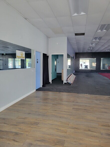 More Photos Of 17631-17651 Vanowen St, Van Nuys Unknown For Lease