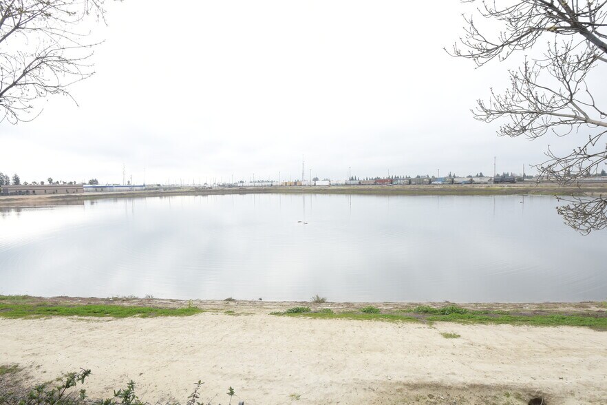 More Photos Of 3505 W Ashlan Ave, Fresno Warehouse For Lease