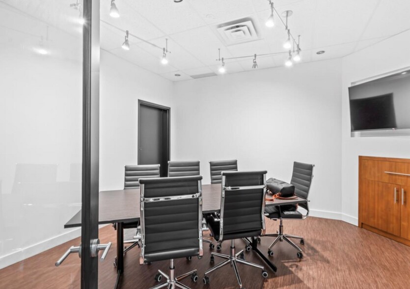 More Photos Of 34-36 Rue Saint-Jude S, Granby General Retail For Lease