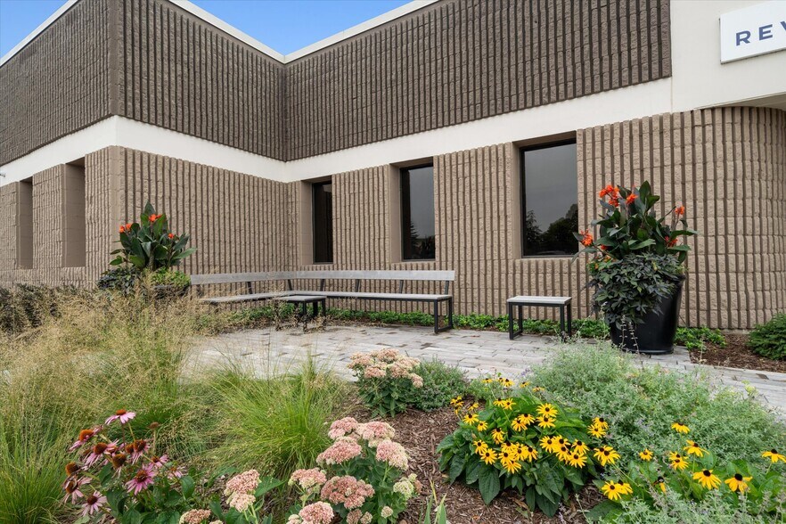 More Photos Of 9701-9727 Valley View Rd, Eden Prairie Showroom For Lease