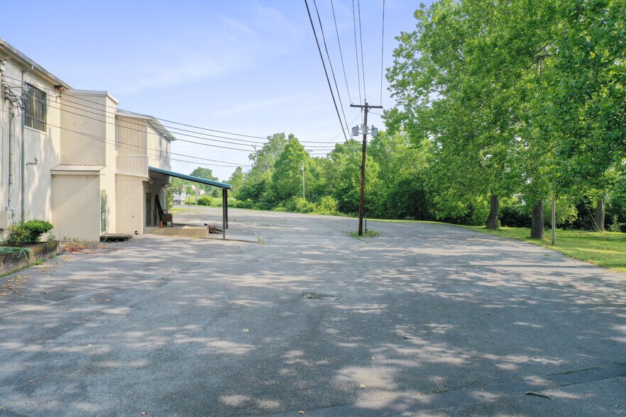 More Photos Of 144 Runnymeade rd, Bunker Hill Specialty For Sale