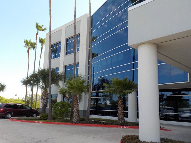 More Photos Of 5700 N Exp 77/83, Brownsville Medical For Lease
