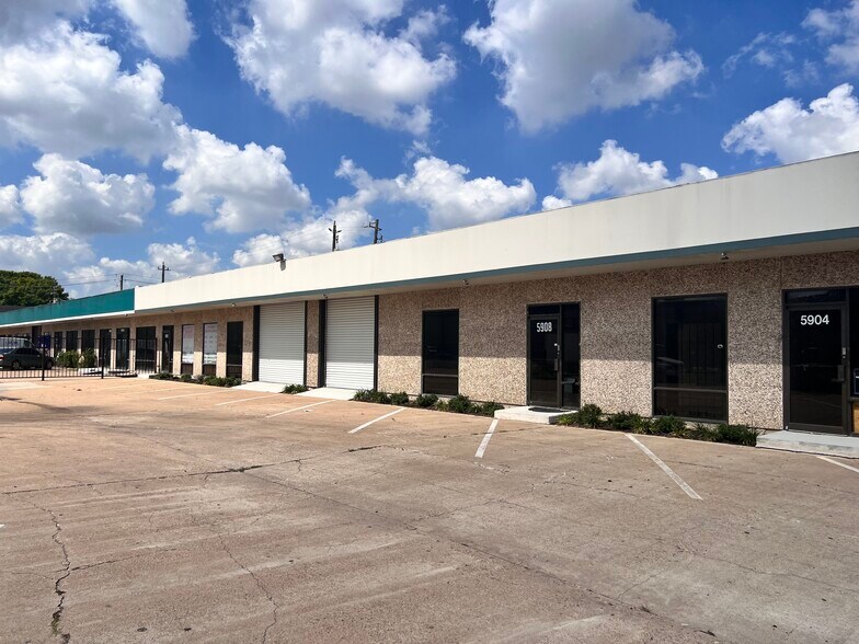 Primary Photo Of 5900-5928 Allday Dr, Houston Light Distribution For Lease