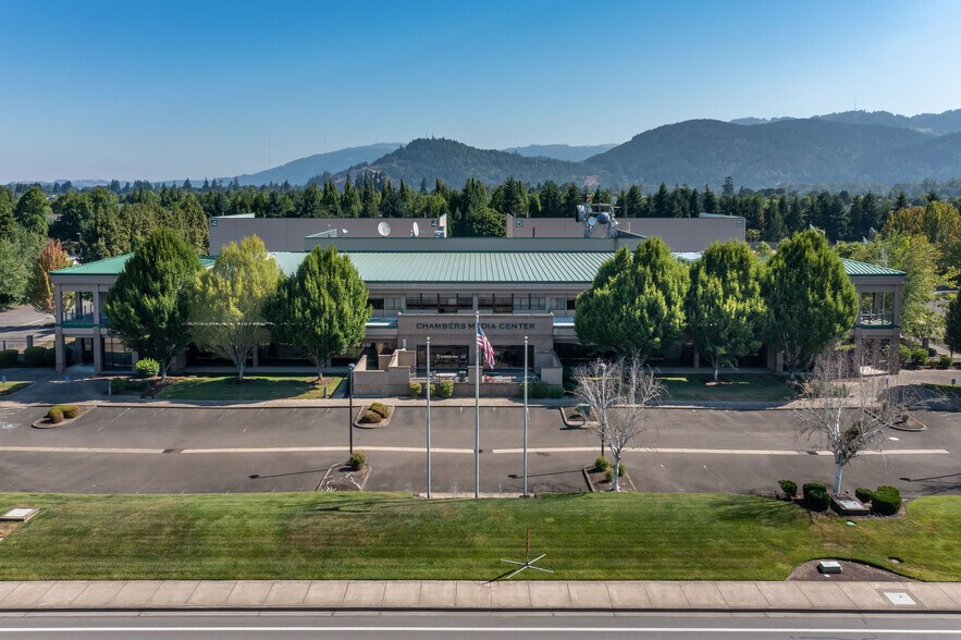 More Photos Of 2975 Chad Dr, Eugene Office For Lease