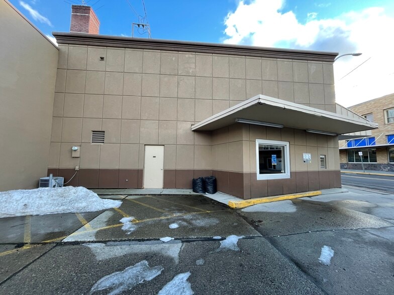 More Photos Of 300 E Main St, Pullman Bank For Sale