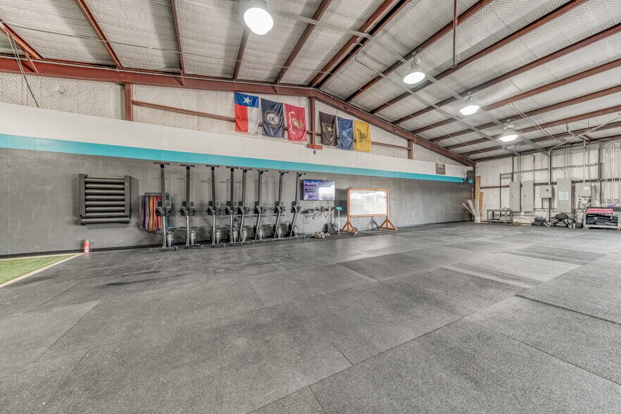 More Photos Of 301 Center Court Dr, Bridgeport Warehouse For Sale