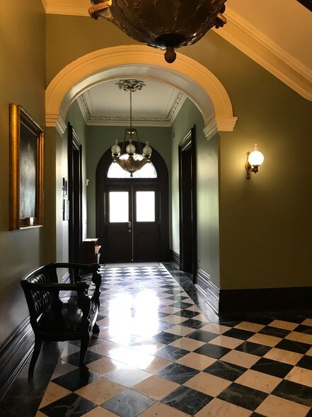 More Photos Of 2021 Auburn Ave, Cincinnati Office For Sale