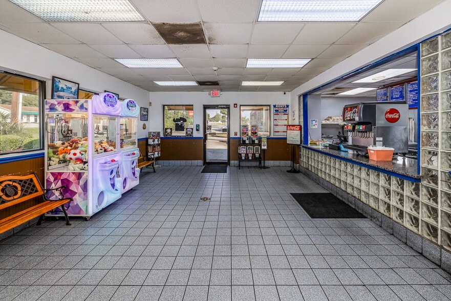 More Photos Of 497 E Blackstock Rd, Spartanburg Restaurant For Lease