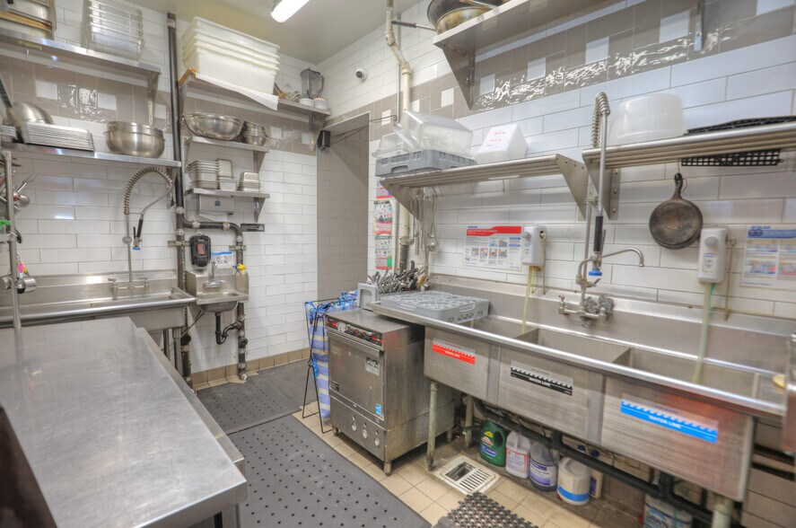 More Photos Of 817 E Main St, Santa Paula Storefront For Sale