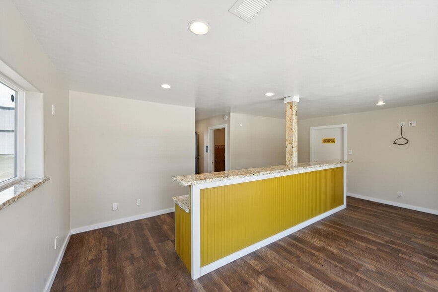 More Photos Of 2475 Bluebell Dr, Santa Rosa Industrial For Lease