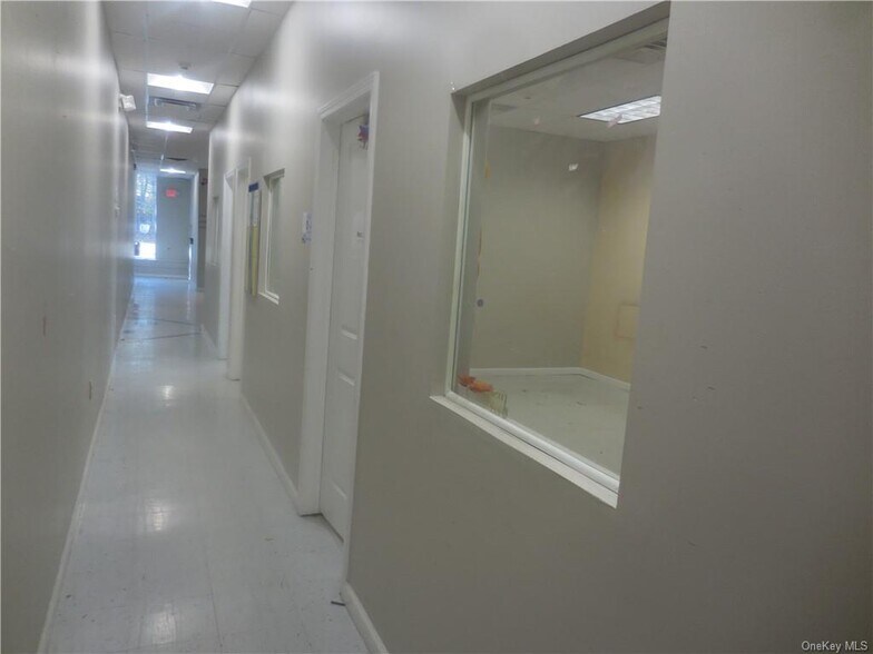 More Photos Of 3054 Us-9w, New Windsor Township Warehouse For Lease
