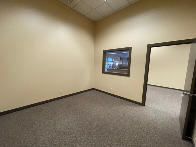 More Photos Of 300 E Main St, Pullman Bank For Sale